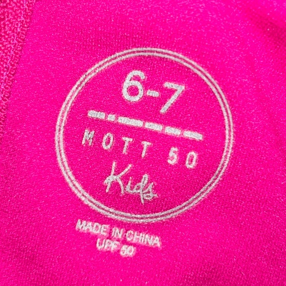 GREAT NAME BRAND. MOTT 50 SWIMSUIT. GIRLS SIZE 6-7. Very good condition - Picture 3 of 3